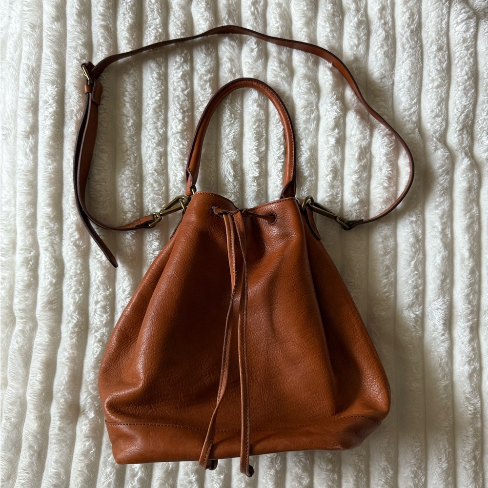 Elegant Brown Leather Shoulder Bag - Picture 3 of 6